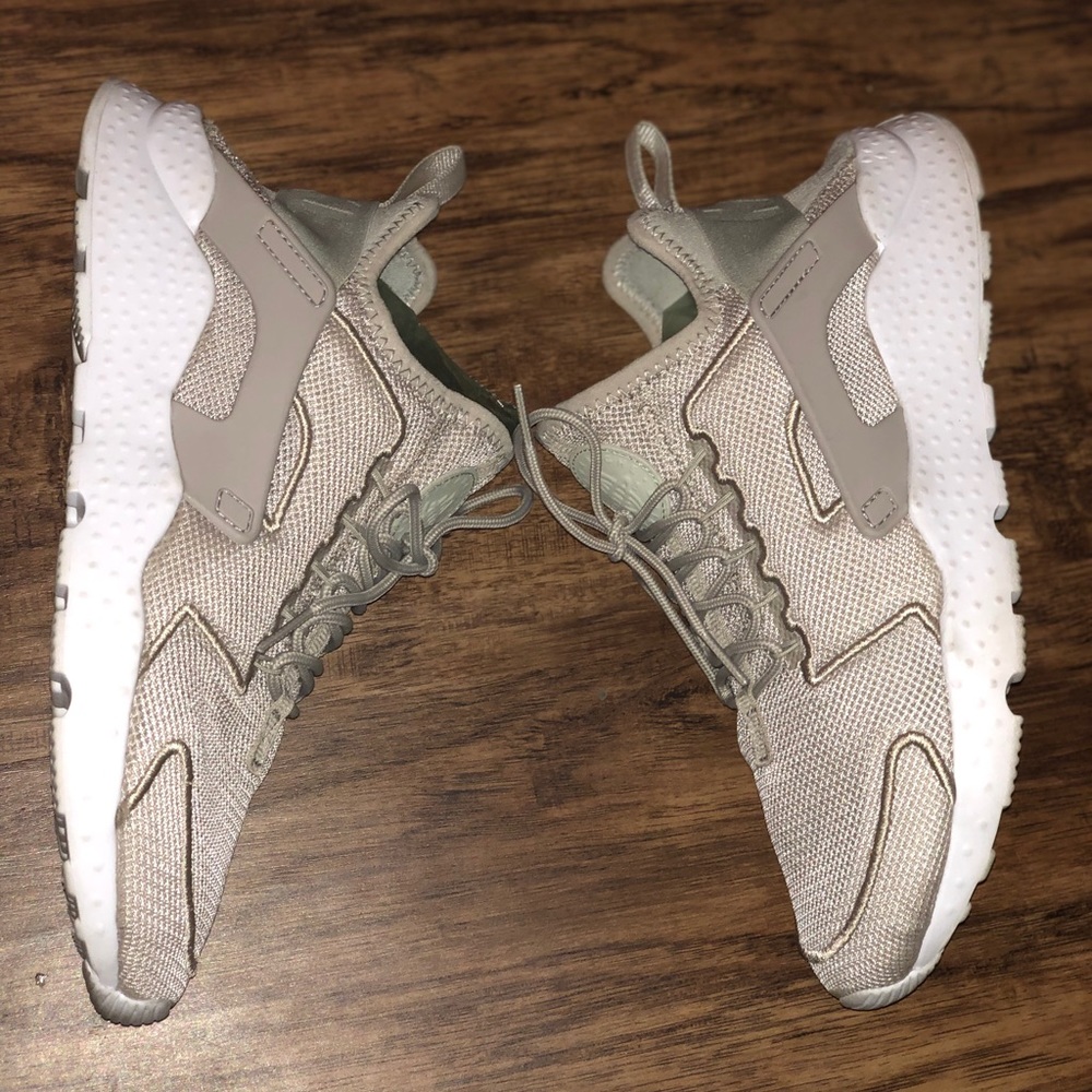 NIKE Huaraches Camel Knit